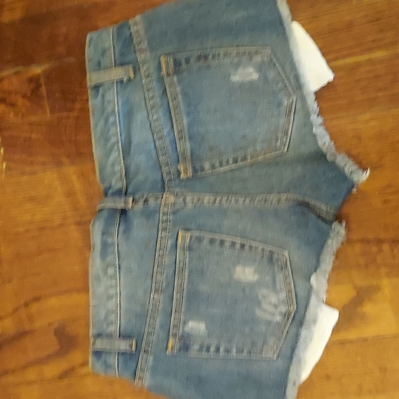 Forever 21  denim distressed shorts with eyelet pockets - Picture 4 of 5